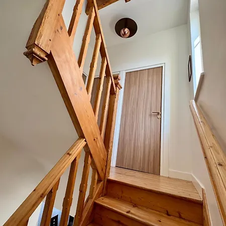 Maison D'exception Face A La