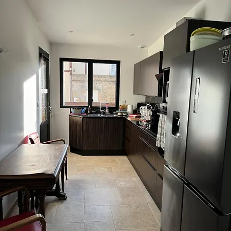 Maison D'exception Face A La *