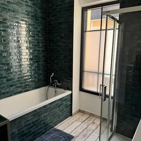 Maison D'exception Face A La