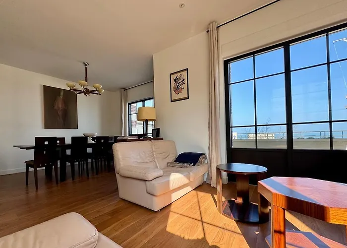 Maison D'exception Face A La