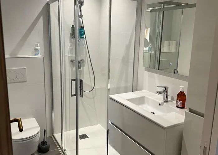 Maison D'exception Face A La *