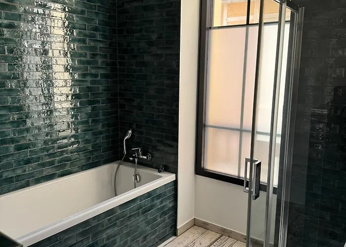 Maison D'exception Face A La