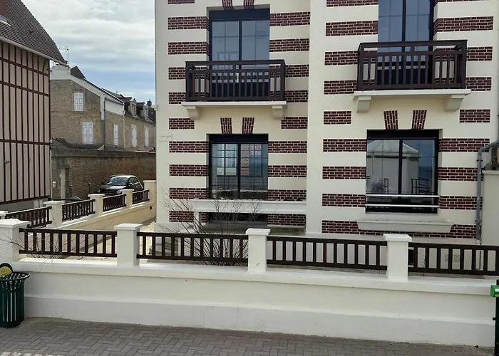 Maison D'exception Face A La